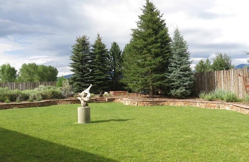 El Prado House | Upscale Adobe home on 2 acres, 20 min to Taos Ski Valley, Mtn Views, Hot Tub