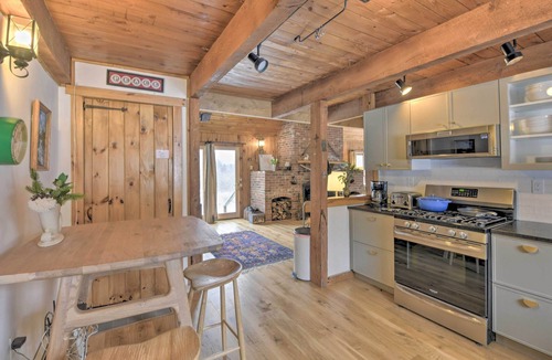 Green Mountains Cabin | Upscale Montgomery Cabin, Near Jay Peak Resort!