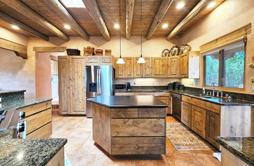 Taos House | Upscale Serenity with 360 Views- Mini Split AC great indoor/outdoor space