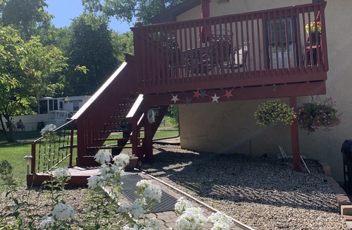Richmond House | UPSTAIRS LAKE HOUSE