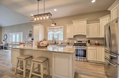 Owls Head House | Upstate Hideaway w/Hot Tub, 13 Mi to Malone!
