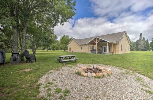Owls Head House | Upstate Hideaway with Hot Tub, 13 Mi to Malone!