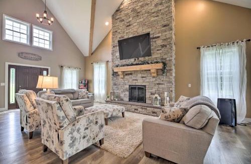 Owls Head House | Upstate Hideaway with Hot Tub, 13 Mi to Malone!