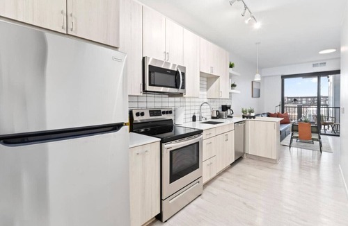 Uptown Apartment | Uptown Apt | Near Lake Bde Mka, Downtown & Museums