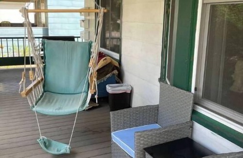 Lowry Hill East Apartment | Uptown Minneapolis - Wedge Neighborhood Apt 3