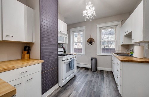 Whittier Apartment | Urban Comfort 5BR Home Base Minneapolis Living!