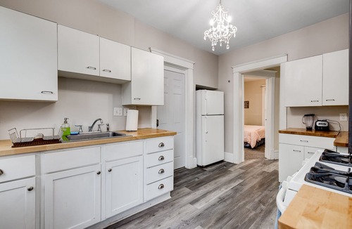 Whittier Apartment | Urban Comfort 5BR Home Base Minneapolis Living!