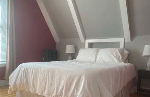 Waterbury Apartment | Clean 3br apt. Historical Waterbury Village. Nearby Stowe and Sugarbush skiing.