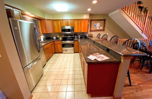 Bethlehem House | V3 Gorgeous Ski-In slopeside Townhouse with Amazing Mountain Views in Bretton Woods. Dog Friendly!