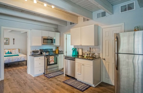 West Old Town Apartment | Vacation Safely! 2BR/1.5ba Professionally Cleaned