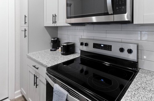 Newberry Apartment | Vanguard 1BD 18 - One Bedroom Apartment, Sleeps 2
