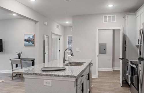 Newberry Apartment | Vanguard 2BD 6 - Two Bedroom Apartment, Sleeps 4