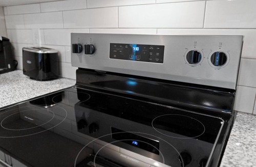 Newberry Apartment | Vanguard 2BD 7 - Two Bedroom Apartment, Sleeps 4
