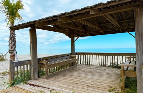 Golden Beach Apartment | Venice Villas Upper Studio – Beach & Pool