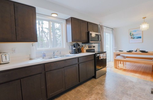 Malletts Bay House | Vermont Lake Days Await | Boat, Bike, Unwind