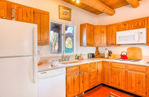 El Prado House | Vibrant dog-friendly townhouse with stunning mountain vistas - close to skiing
