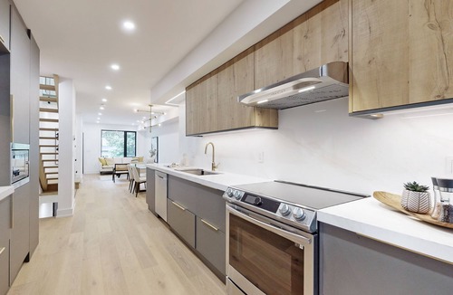 Woodbine Heights House | Vibrant Dunforth Haven!