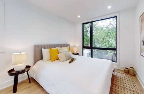 Woodbine Heights House | Vibrant Dunforth Haven!
