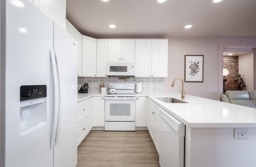 Cedar Key Apartment | Victorian Inspired Downtown, Boat Trailer Parking!