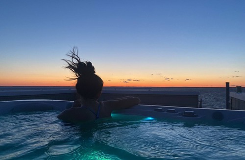 North Beach Haven House | Views! Beach, Boating, RoofTop HotTub! Remaining week Aug 15-22 3000 off