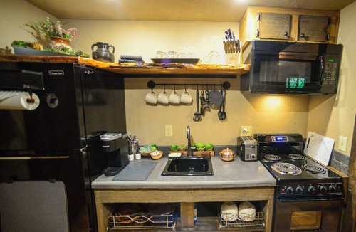 Guilford Ski Chalet | Vikings Villages Resort - Double Bed Room