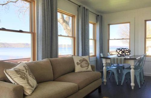 Pepin House | Villa Del Lago - Lakehouse in Pepin
