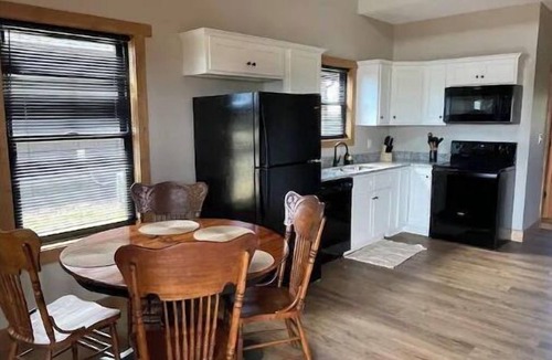Harrodsburg Villa | Villa On the Bourbon Trail with HOT TUB-3