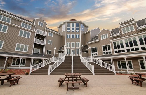 Brownsville Villa | Villa with Pool + Fitness Center Access