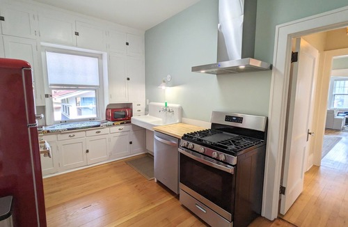Union Park Apartment | Vintage modern craftsman charmer - upper level duplex close to everything