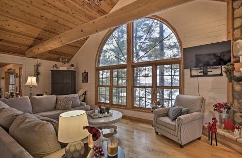 Webster House | Viola Lakefront Escape with 3 Kayaks and Paddle Board