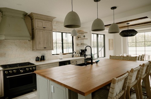 Winchendon Cottage | VRBO Top 10 - Copley's Lakefront Cottage and Guest House on its own Peninsula