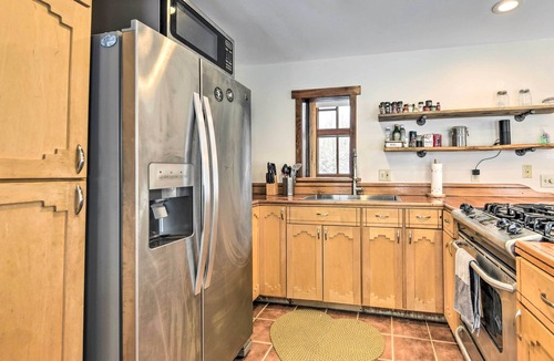 Waitsfield House | Waitsfield Vacation Rental w/Private Hot Tub