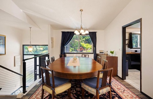 Western House | Wake Robin House - Comfortable & Close to Campus home