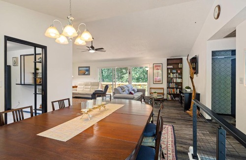 Western House | Wake Robin House - Comfortable & Close to Campus home