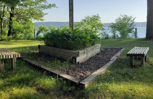 Pepin Cabin | Wake up to views of Lake Pepin & enjoy beachfront access + waterfront amenities