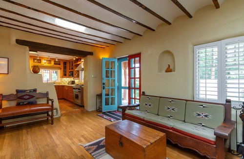 Historic Eastside House | Walk: Plaza, Eating, Drink, Art Historic Eastside