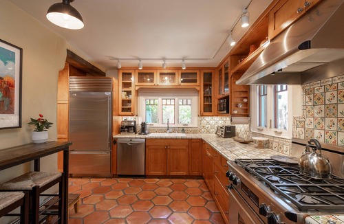 Historic Eastside House | Walk: Plaza, Eating, Drink, Art Historic Eastside