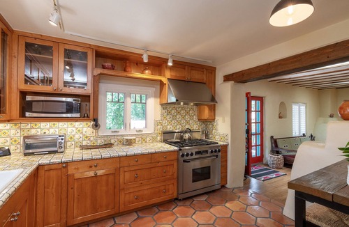 Historic Eastside House | Walk: Plaza, Eating, Drink, Art Historic Eastside