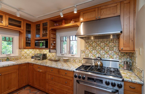 Historic Eastside House | Walk: Plaza, Eating, Drink, Art Historic Eastside