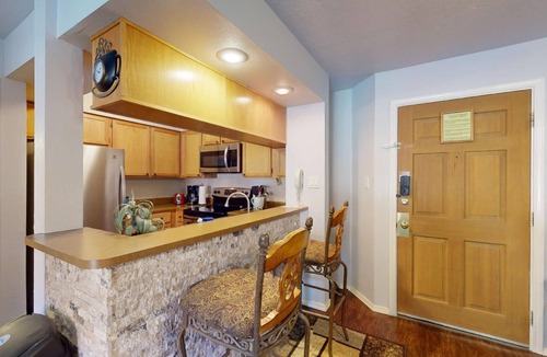 Angel Fire Condo | Walk to lifts | Easy Access | Wi-Fi | Mountain Spirits 215