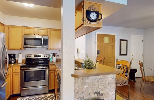 Angel Fire Condo | Walk to lifts | Easy Access | Wi-Fi | Mountain Spirits 215