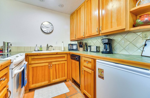 Northeast Santa Fe Condo | Walk to Santa Fe Plaza: Condo w/Pool & Hot Tub!