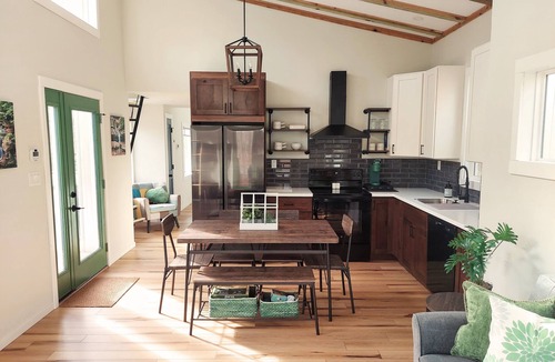 Chillicothe Cabin | Walk to State Park trails! Nature bathing + hot tub under the stars + firepit