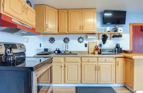 Vernon Apartment | Walk to Trails: Artsy Mtn-View Getaway in Vernon!