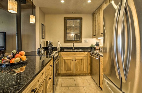 Northeast Santa Fe Condo | Walkable Adobe-Style Abode w/Community Amenities!