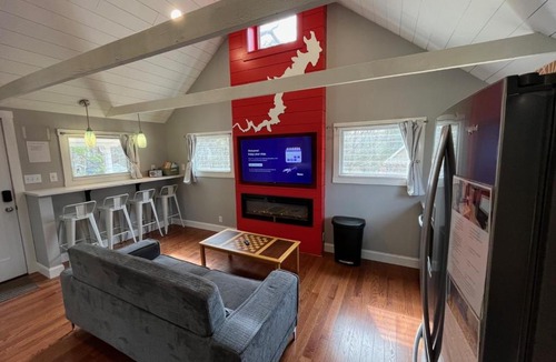 White Mills House | Wally’s Matchbox |New|Hot Tub|Fire Pit|Close 2 All
