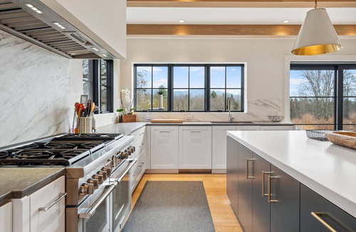 Stowe House | Wander Stowe Woods sleeps 12, w/gym/Workstations & pool, 6 Bedrooms