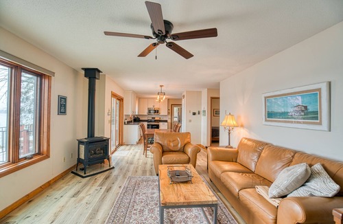 Amery House | Wapo Cottage, your home on the Lake!