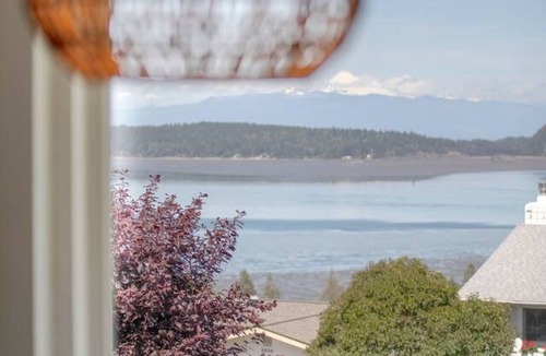 Oak Harbor House | Warm Upper Unit w/Amazing View @Whidbey Island