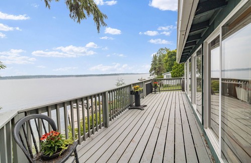 Brier Hill Cottage | Watch Ships & Sip Wine-Riverfront Deck Retreat